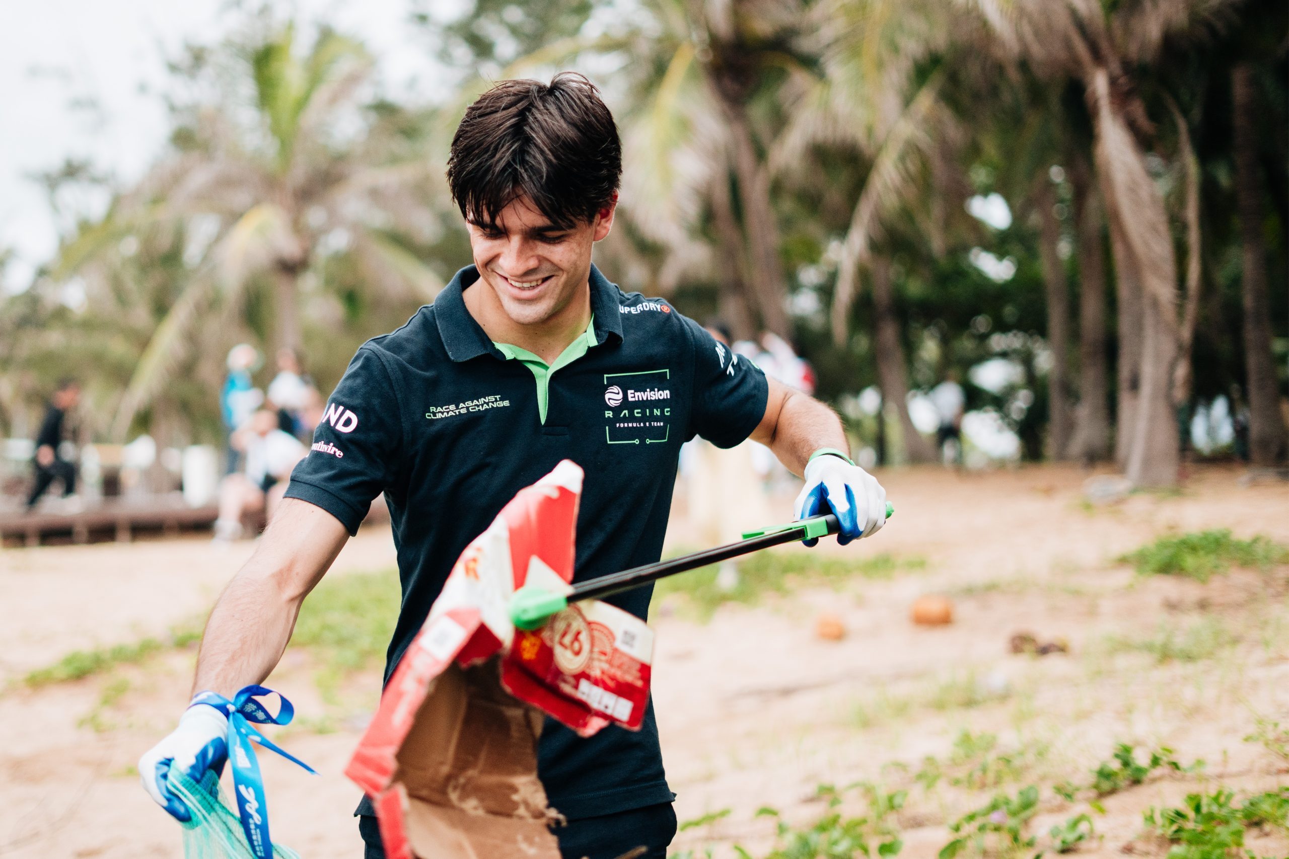 Envision Racing joins forces with Hainan Blue Ribbon for Beach Clean-Up Initiative in Sanya